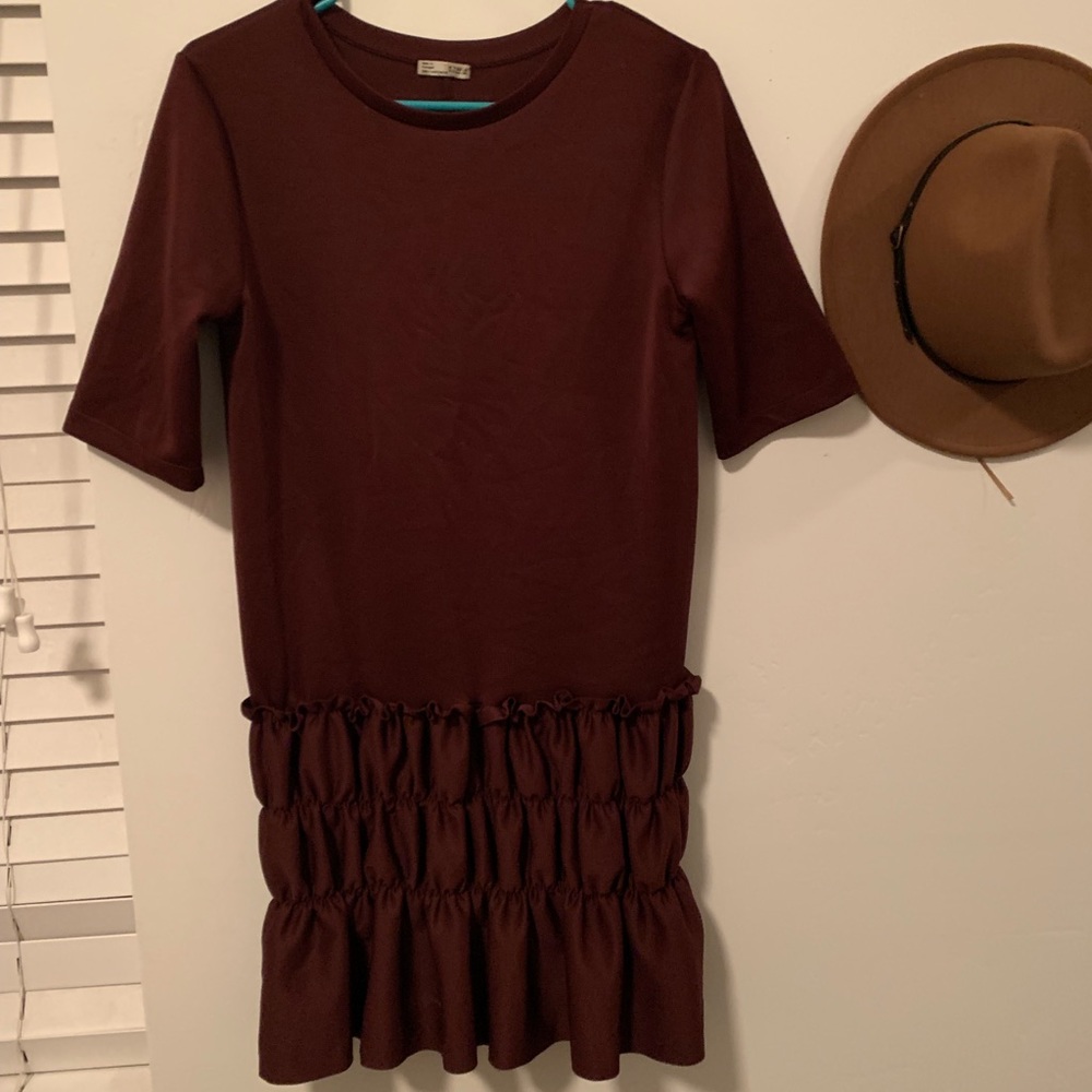 Zara ruffle bottom dress - Picture 2 of 2